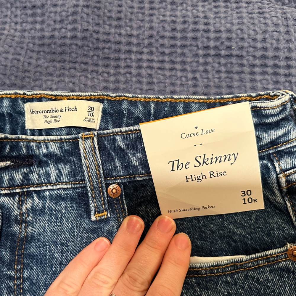 Abercrombie & Fitch curve love jeans- high rise skinny. Size 10R/30